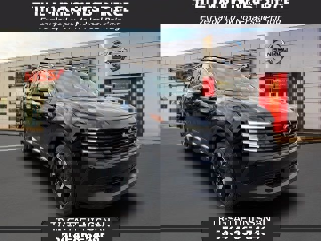 New 2026 Nissan Kicks SR w/ Cold Weather Package