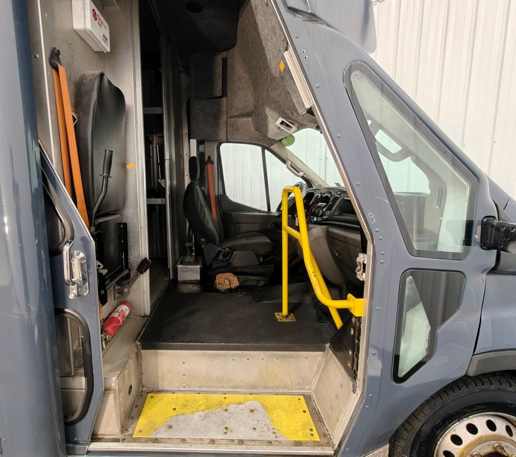 Used 2021 Ford Transit 350 DRW RWD image 28