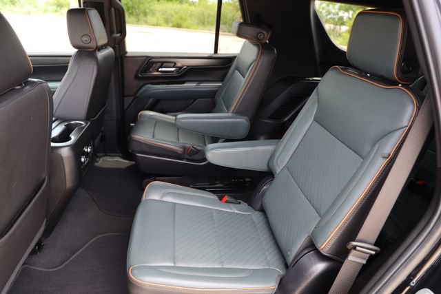 Used 2025 GMC Yukon AT4 AWD/4WD image 13