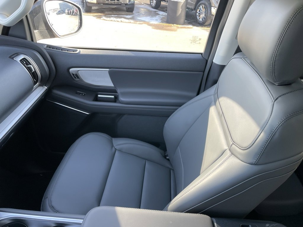 New 2026 Ford Expedition Active image 27