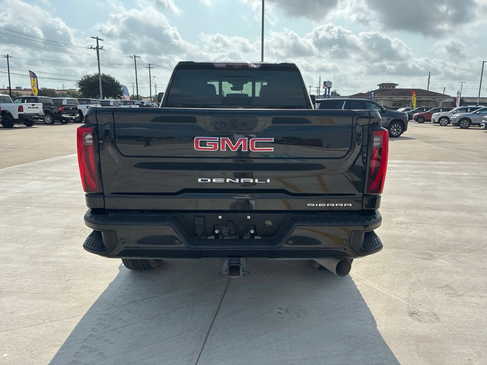 Used 2024 GMC Sierra 2500 Denali w/ Denali Reserve Package AWD/4WD image 4