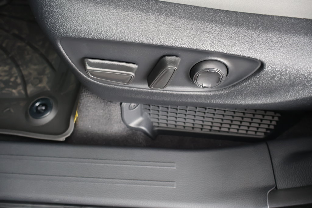 New 2026 Toyota Sienna XLE AWD/4WD image 23