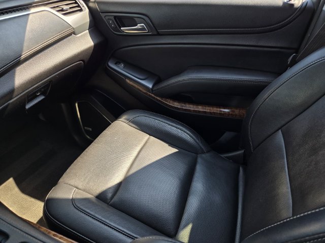 Used 2015 Chevrolet Suburban LTZ RWD image 27