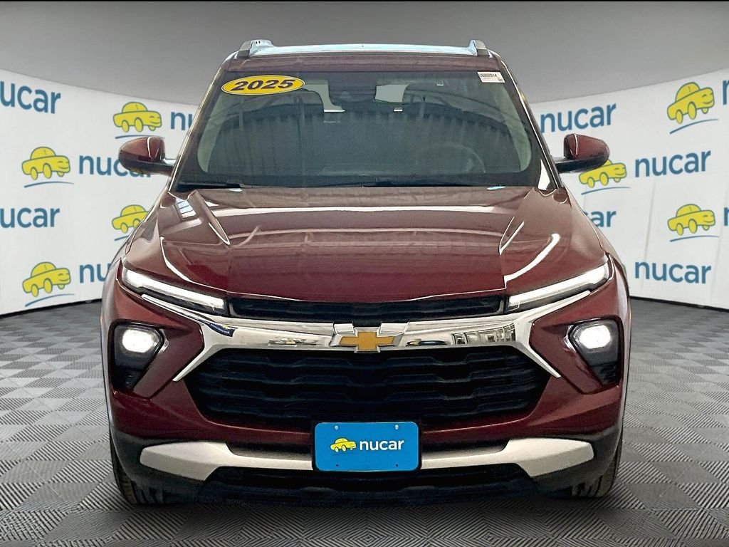 Used 2025 Chevrolet TrailBlazer LT AWD/4WD image 2