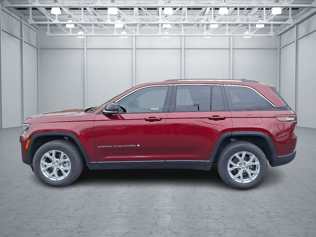 Used 2023 Jeep Grand Cherokee Limited w/ Trailer Tow Prep Group (B) image 2