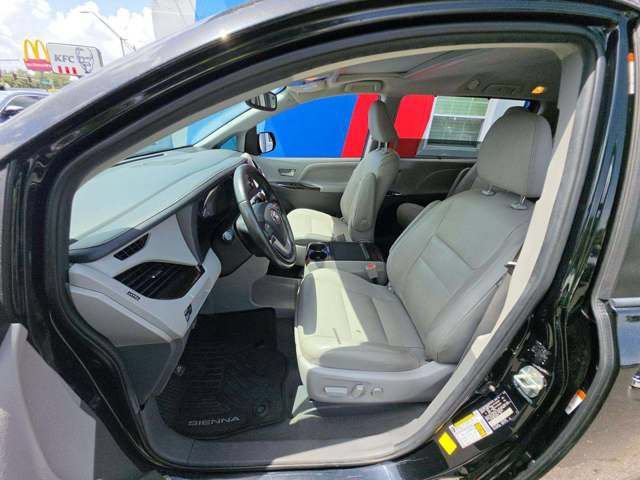 Used 2020 Toyota Sienna XLE FWD image 13