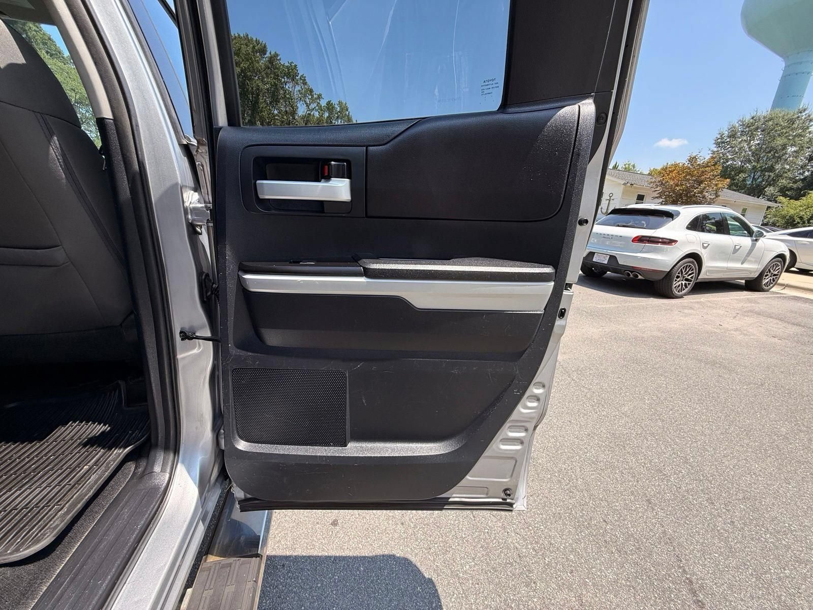 Used 2016 Toyota Tundra SR5 w/ SR5 Upgrade Package RWD image 24