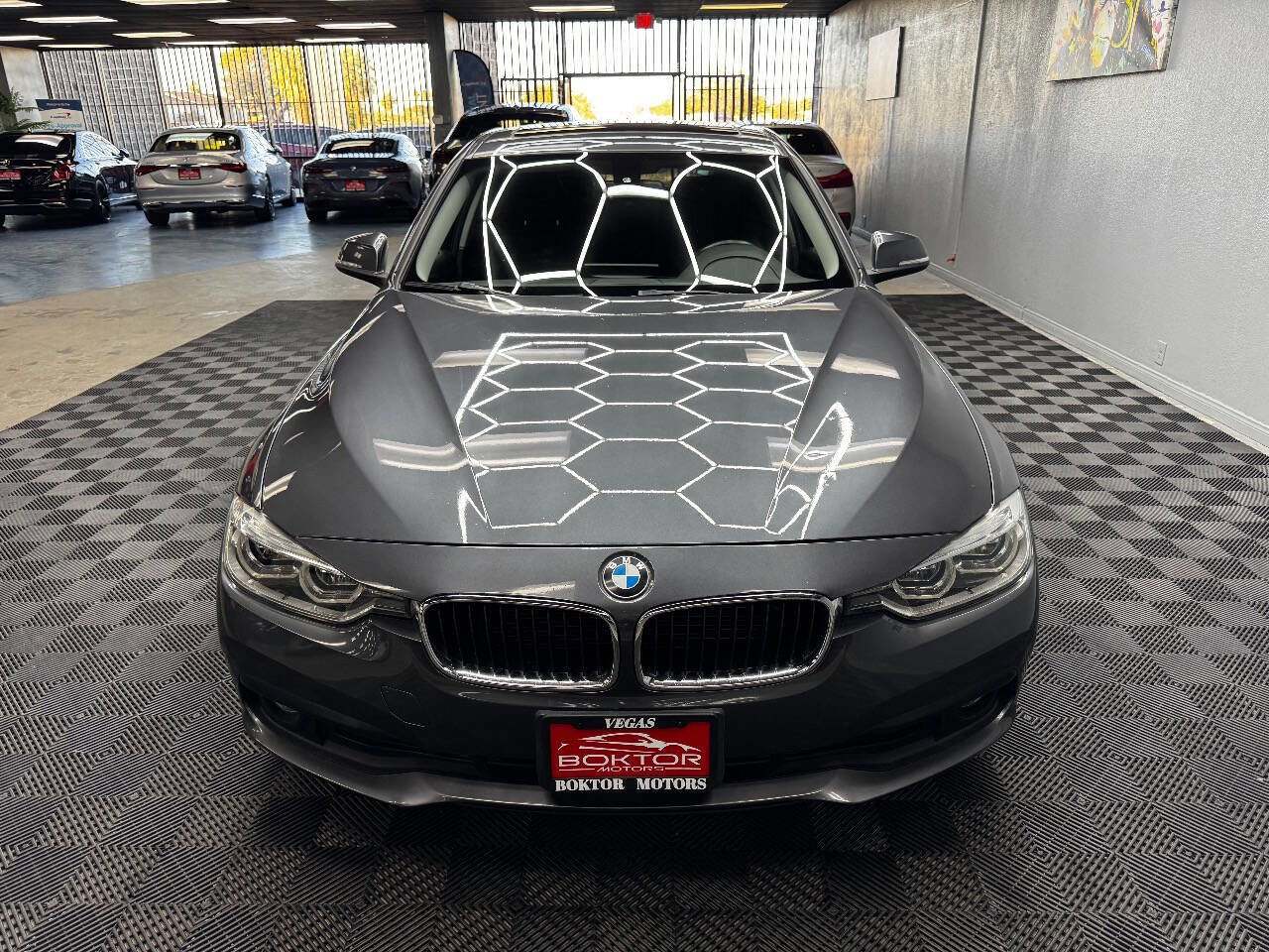 Used 2018 BMW 320i xDrive Sedan image 5