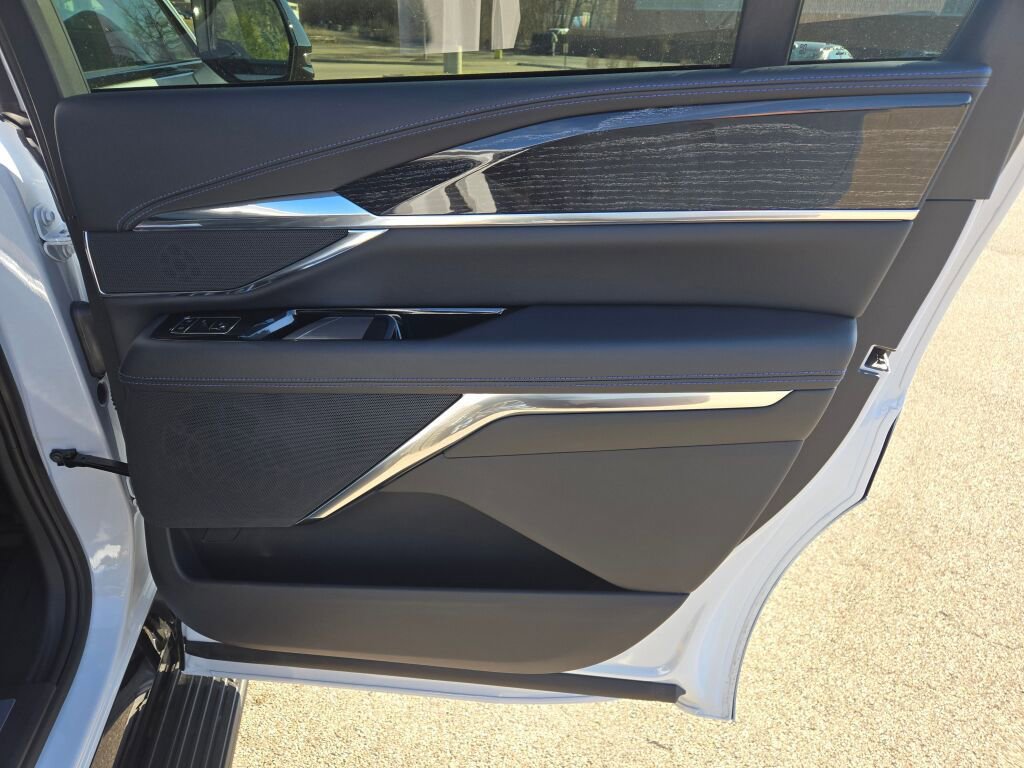 New 2026 Cadillac Escalade IQ Luxury 1 w/ LPO, Floor Liner Package AWD/4WD image 8