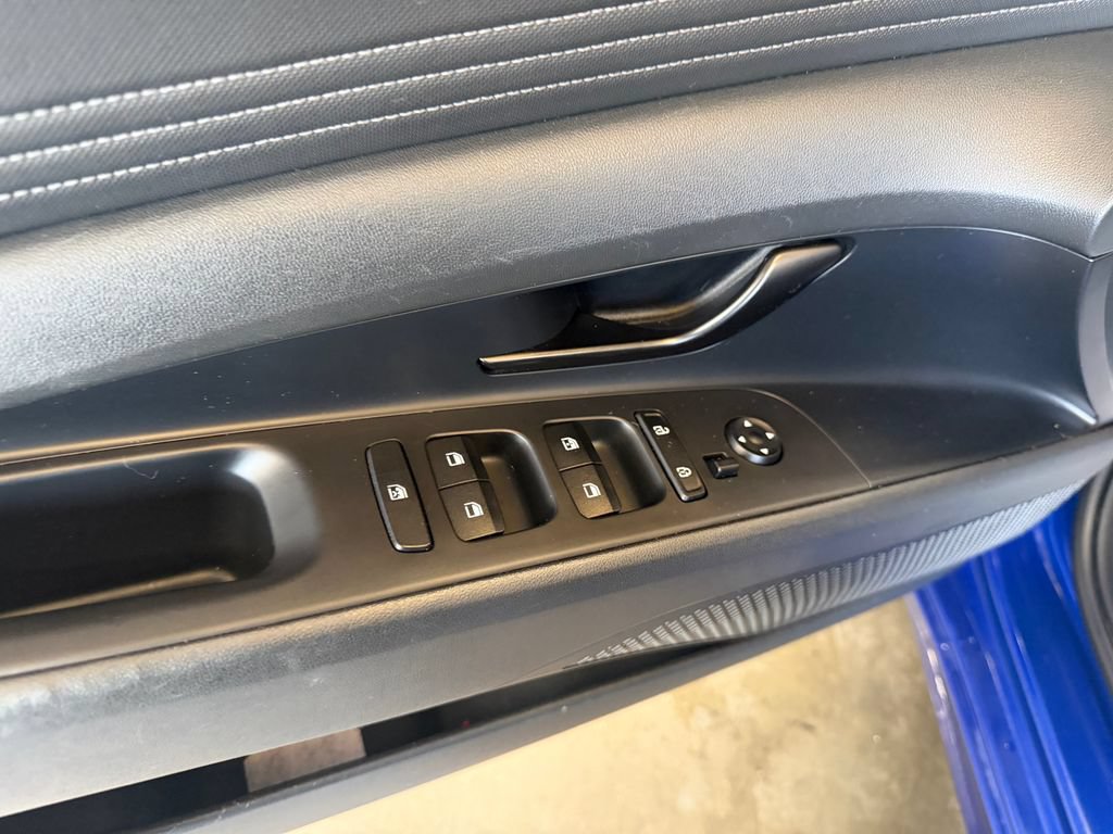 Used 2025 Hyundai Elantra Sport FWD image 12