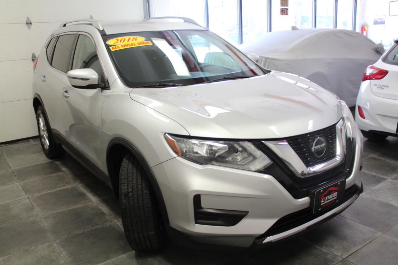 Used 2018 Nissan Rogue SV image 3