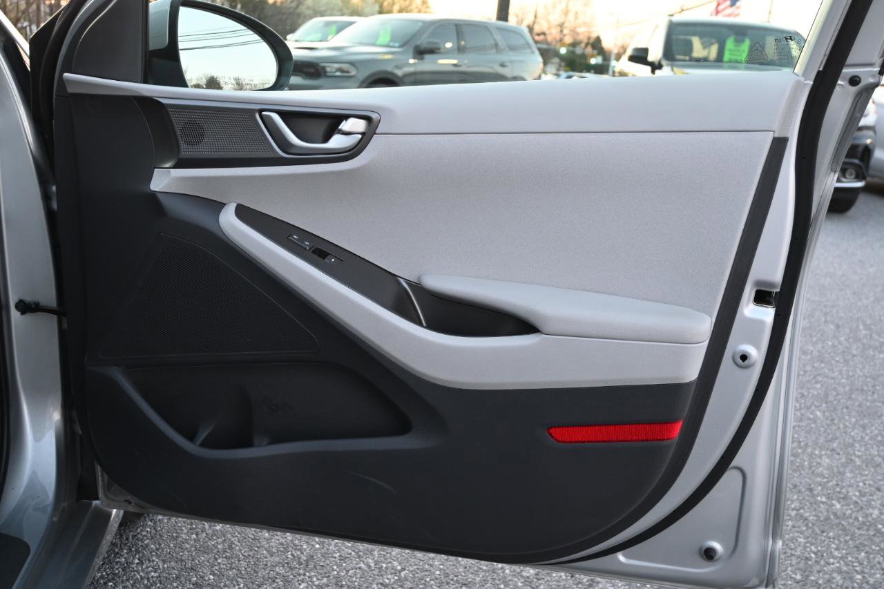 Used 2020 Hyundai Ioniq Blue FWD image 27