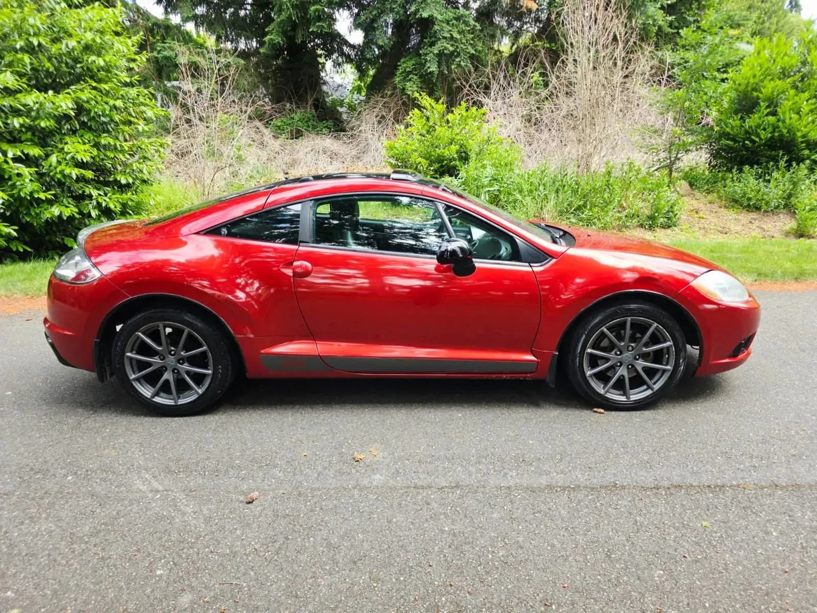Used 2012 Mitsubishi Eclipse FWD image 6