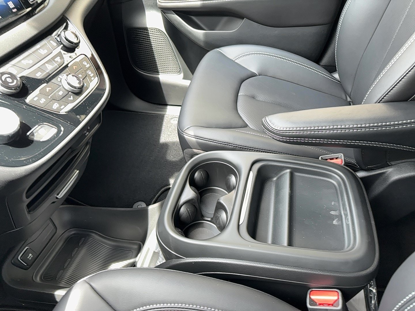 New 2027 Chrysler Pacifica LX FWD image 24