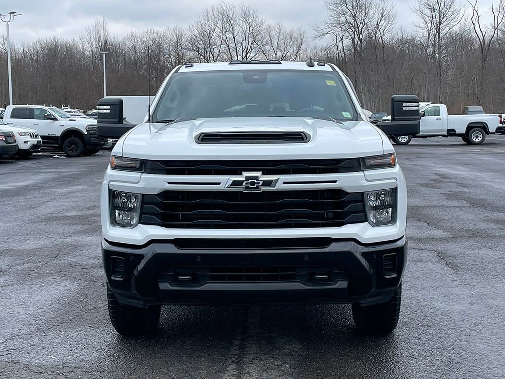 Used 2025 Chevrolet Silverado 2500 Custom w/ Custom Value Package image 9