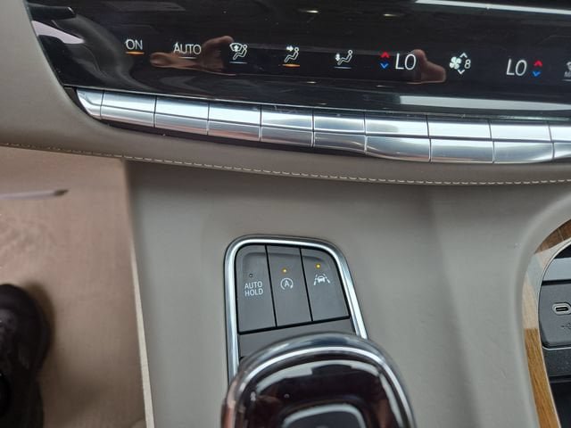 Certified 2023 Cadillac Escalade Premium Luxury Platinum w/ LPO, Radiant Package AWD/4WD image 33