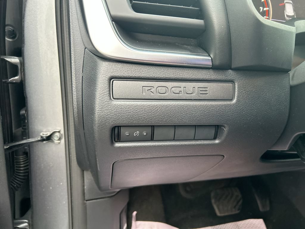 Used 2023 Nissan Rogue S AWD/4WD image 21