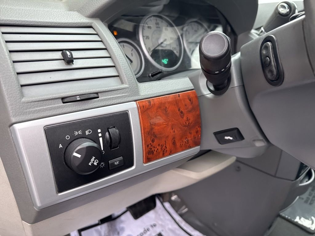 Used 2008 Chrysler Town & Country Touring image 11