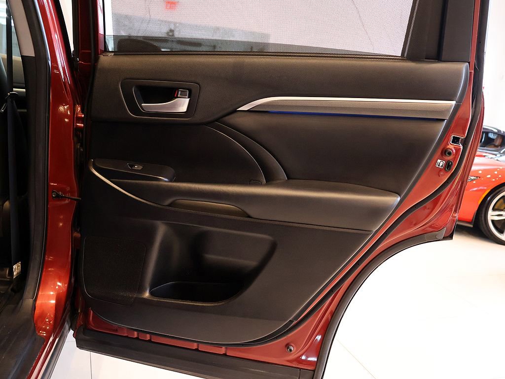 Used 2018 Toyota Highlander SE w/ Protection Package #3 AWD/4WD image 41