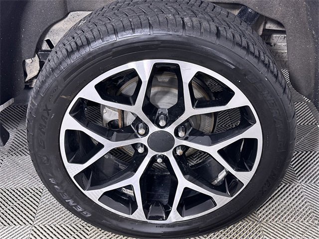 Used 2019 Chevrolet Suburban LT image 34