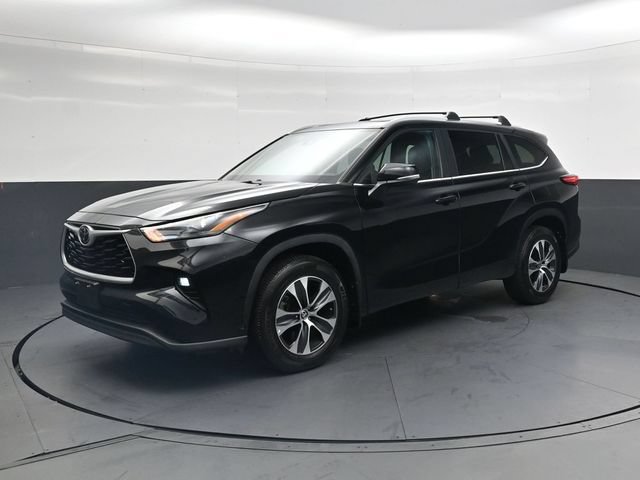 Used 2023 Toyota Highlander XLE AWD/4WD image 9