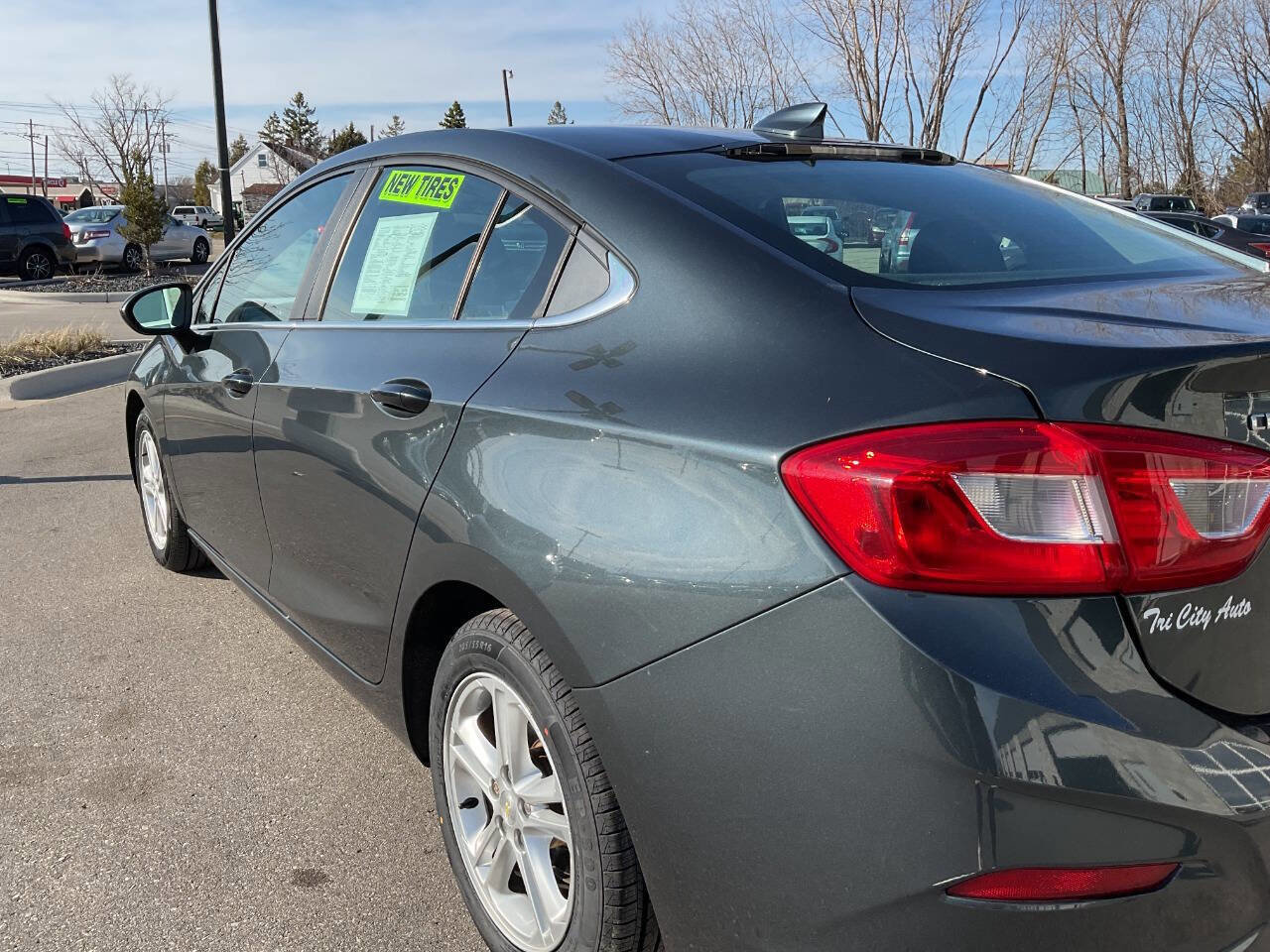 Used 2017 Chevrolet Cruze LT FWD image 5