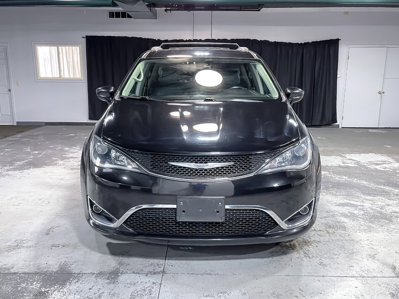 Used 2017 Chrysler Pacifica Touring-L w/ Tire & Wheel Group image 3