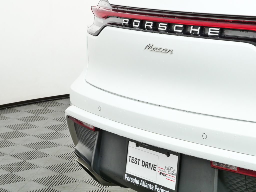 Used 2023 Porsche Macan AWD/4WD image 26
