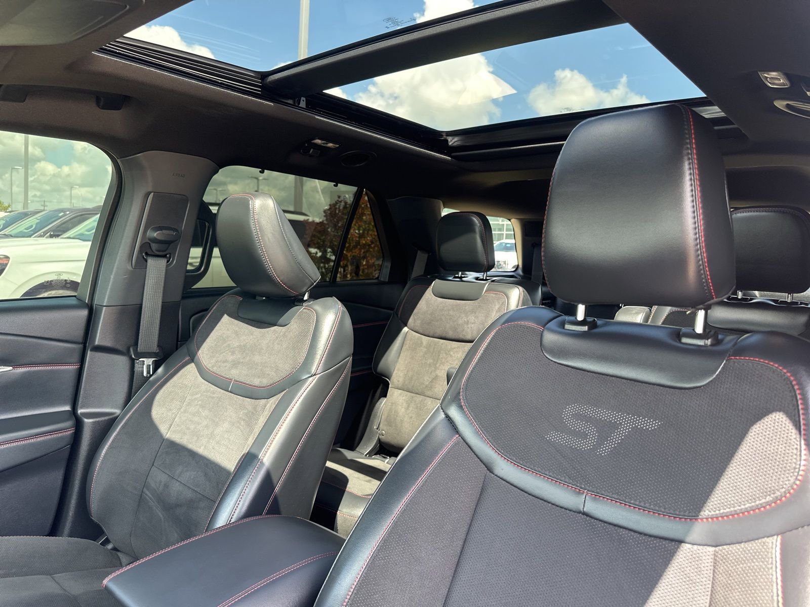 Used 2025 Ford Explorer ST image 23