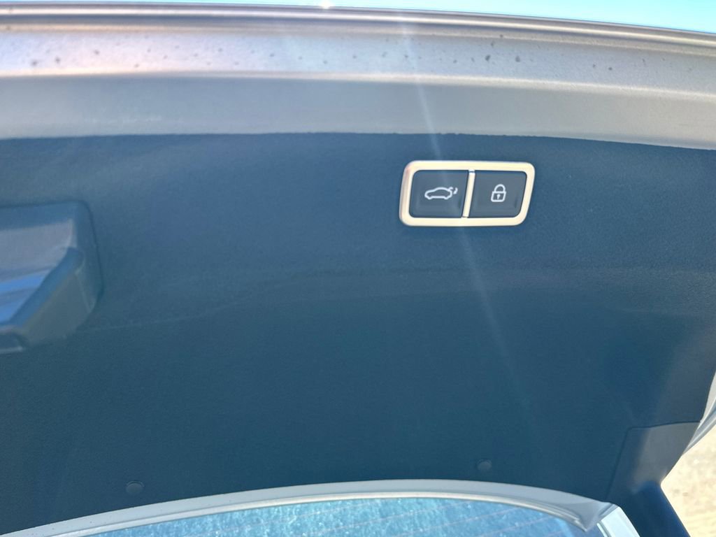 New 2025 Hyundai Sonata Limited image 18