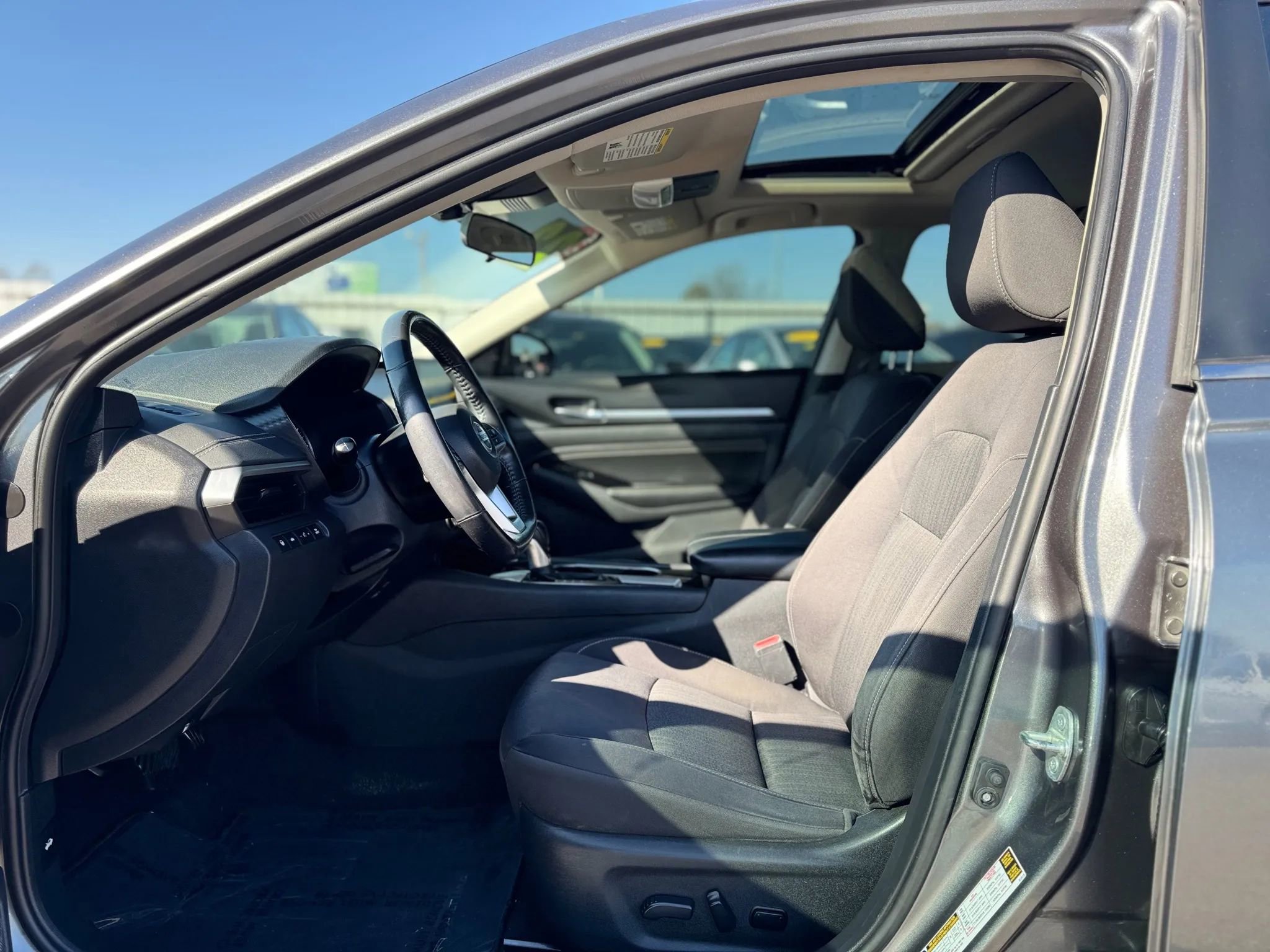 Used 2022 Nissan Altima 2.5 SV w/ SV Premium Package image 13