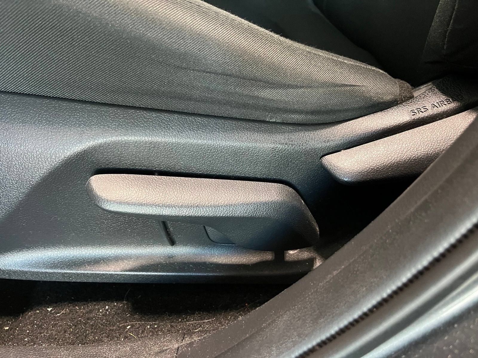 Used 2021 Toyota RAV4 LE AWD/4WD image 18