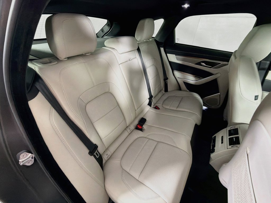 Certified 2026 Jaguar F-PACE R-Dynamic S AWD/4WD image 28