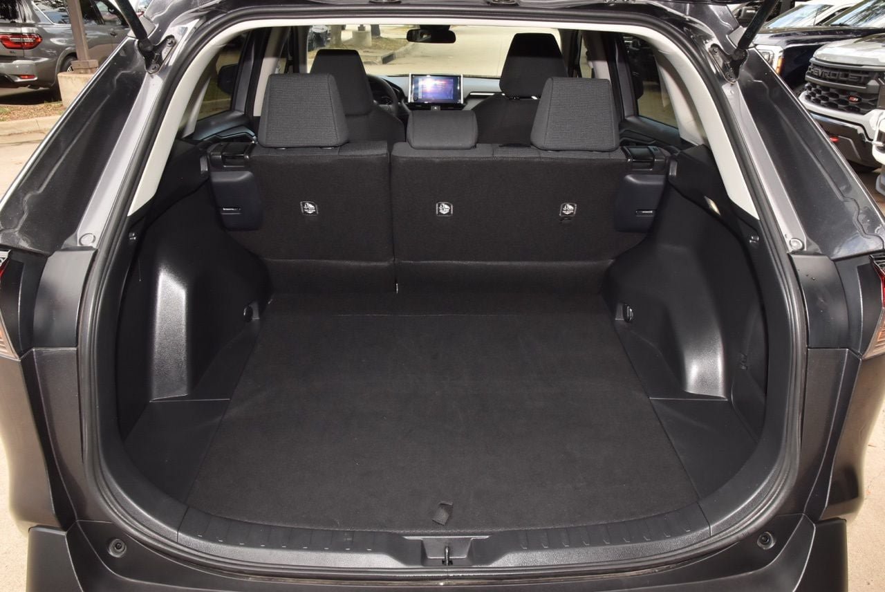 Used 2024 Toyota RAV4 LE FWD image 34