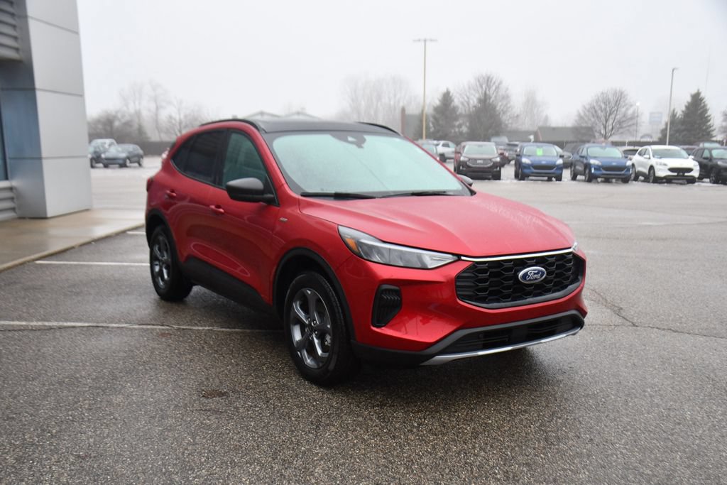 Used 2025 Ford Escape ST-Line w/ Tech Pack #1 AWD/4WD image 9