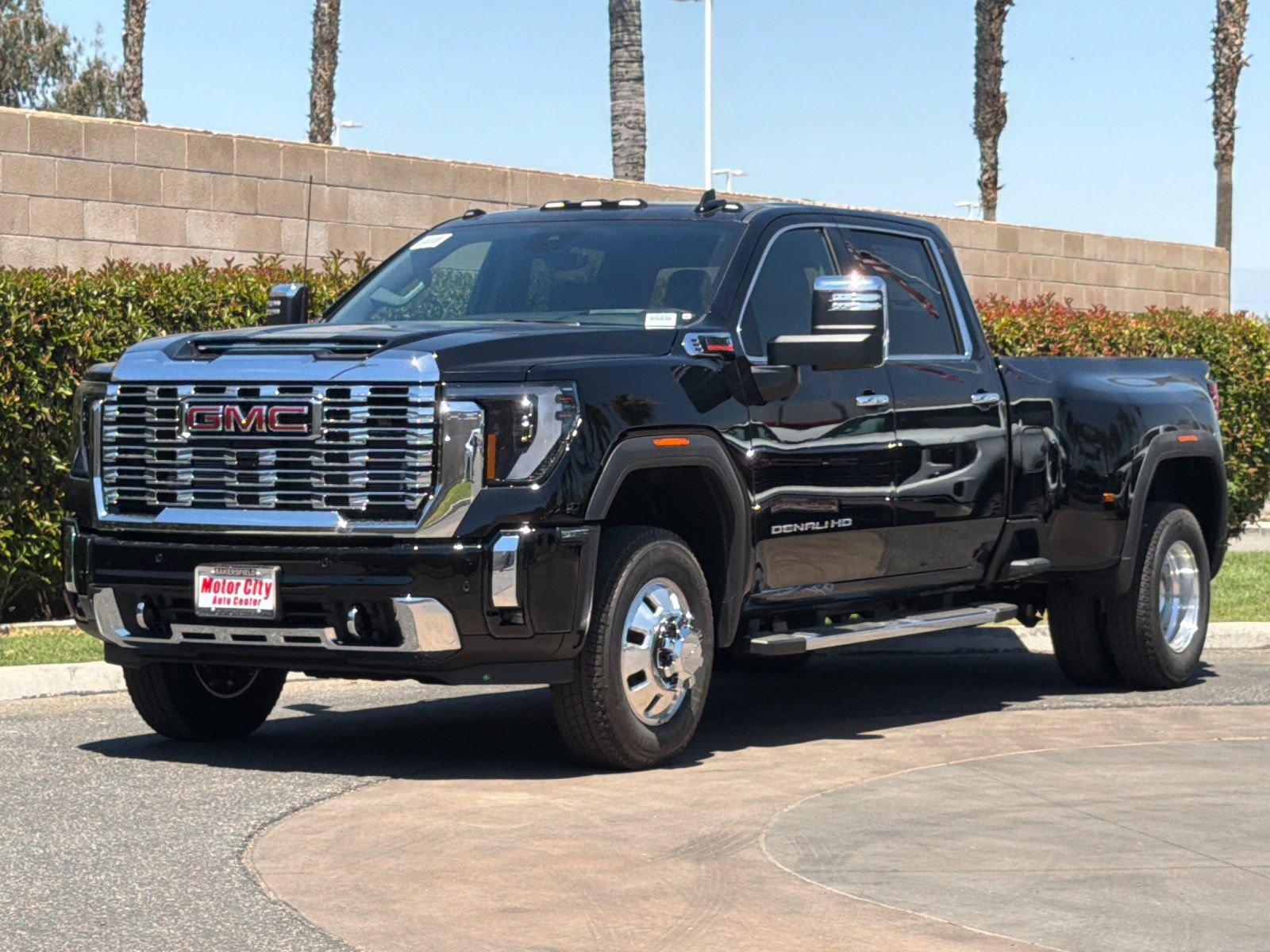 New 2026 GMC Sierra 3500 Denali w/ Denali Reserve Package AWD/4WD image 8