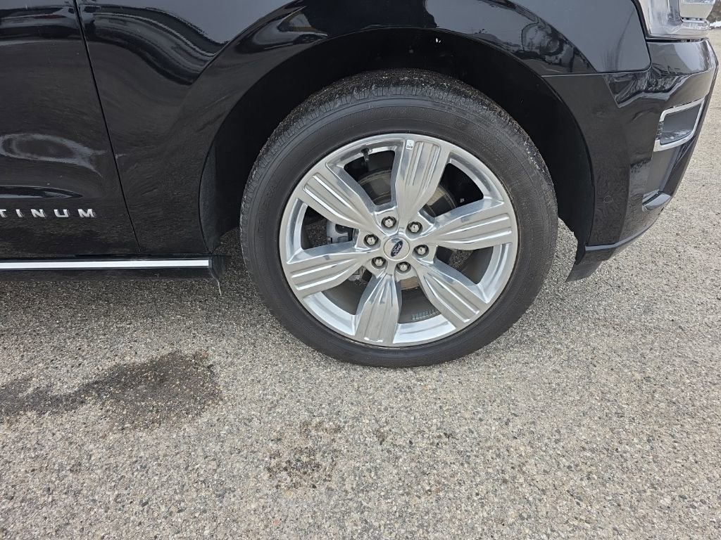 Used 2024 Ford Expedition Platinum AWD/4WD image 13
