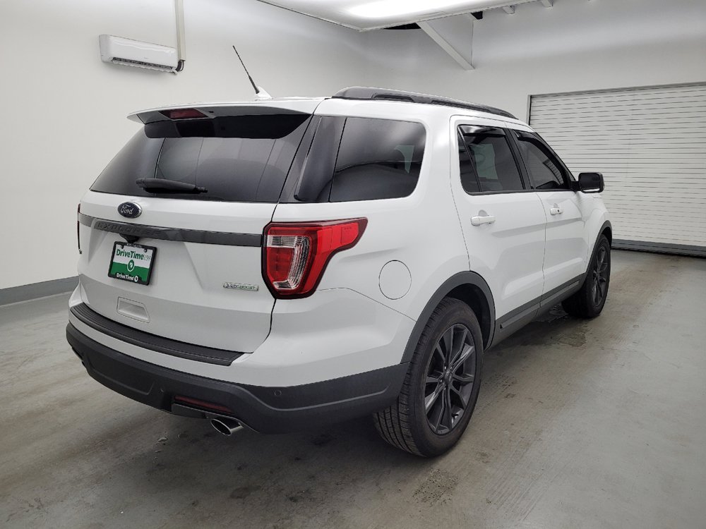 Used 2018 Ford Explorer XLT w/ Equipment Group 202A FWD image 9