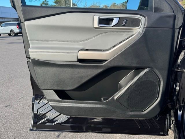 Used 2022 Ford Explorer XLT w/ Equipment Group 202A image 14