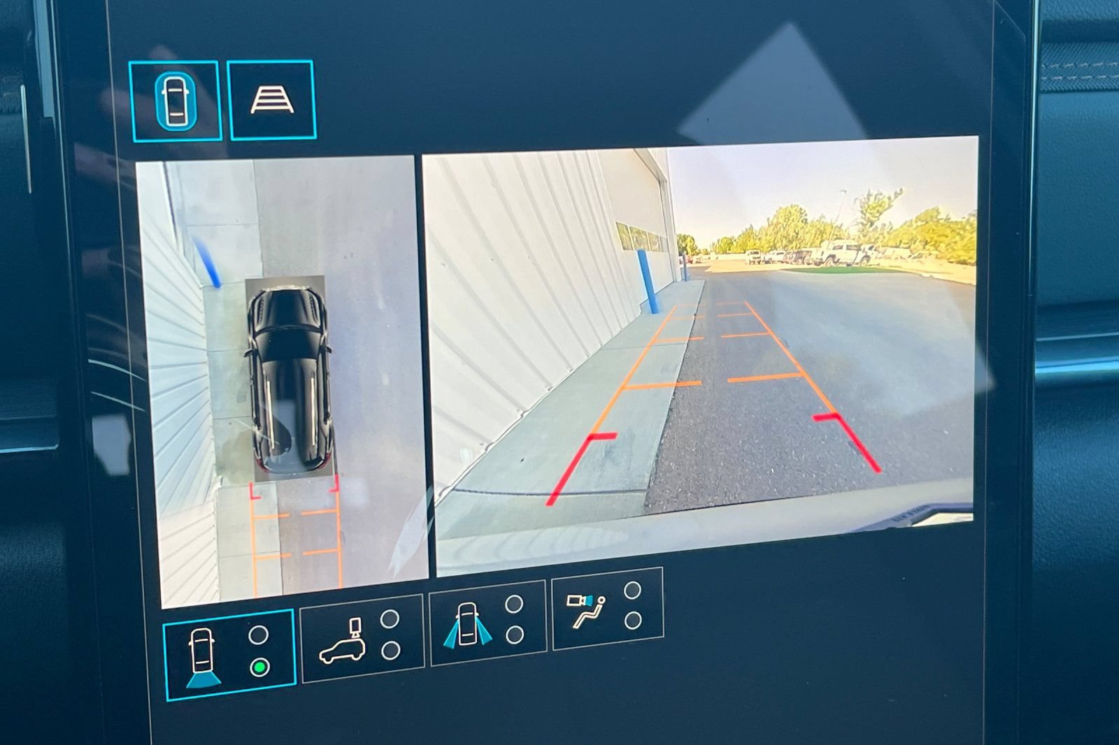 New 2027 GMC Terrain AT4 w/ Technology Package II AWD/4WD image 17