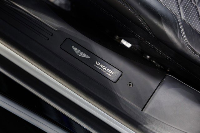 Used 2025 Aston Martin Vanquish RWD image 36