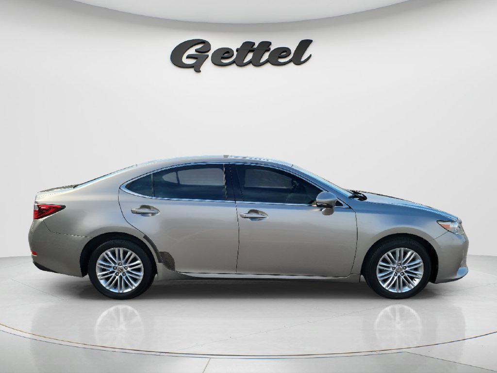 Used 2015 Lexus ES 350 w/ Luxury Package FWD image 4