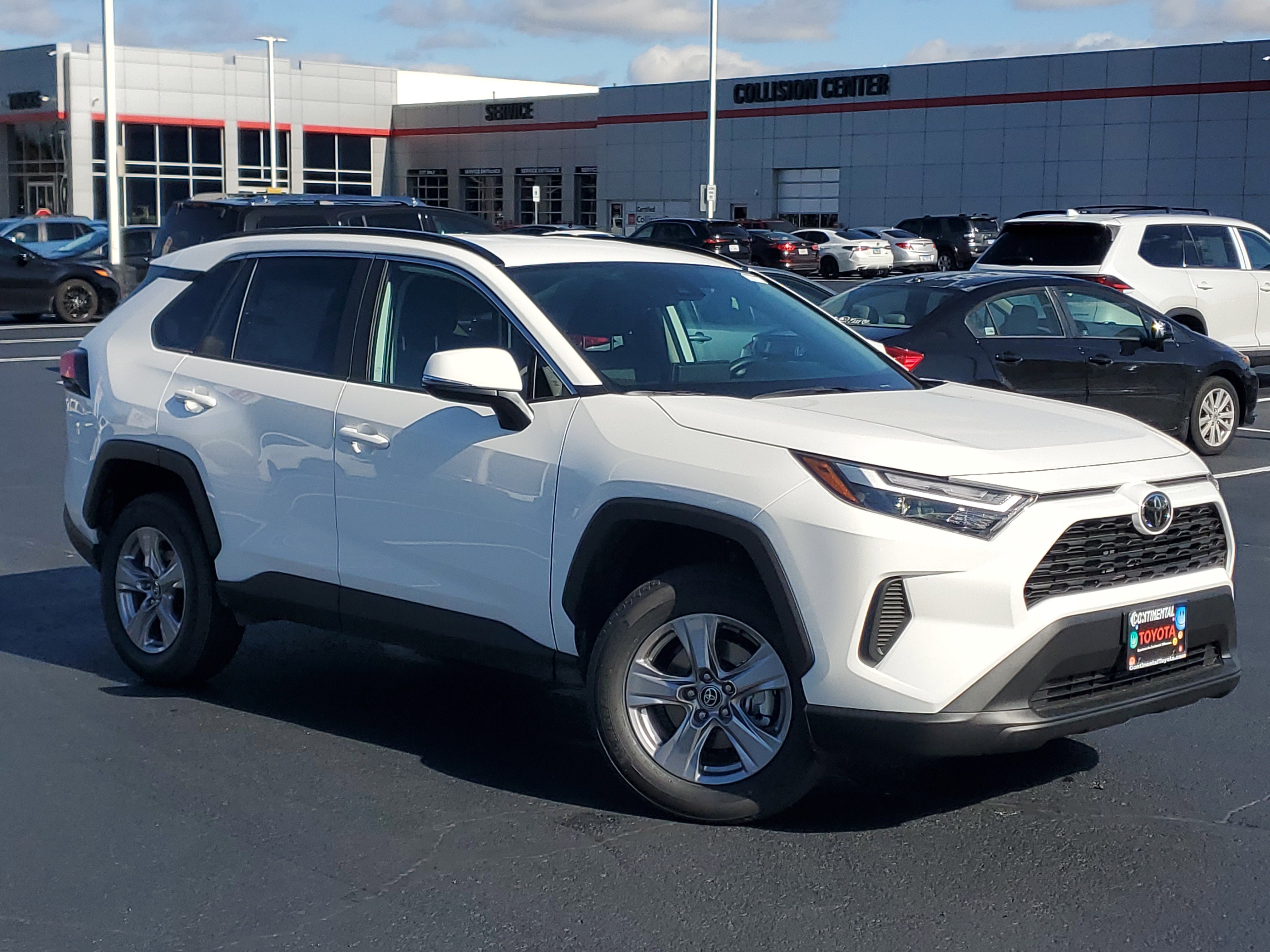 Used 2025 Toyota RAV4 XLE image 32