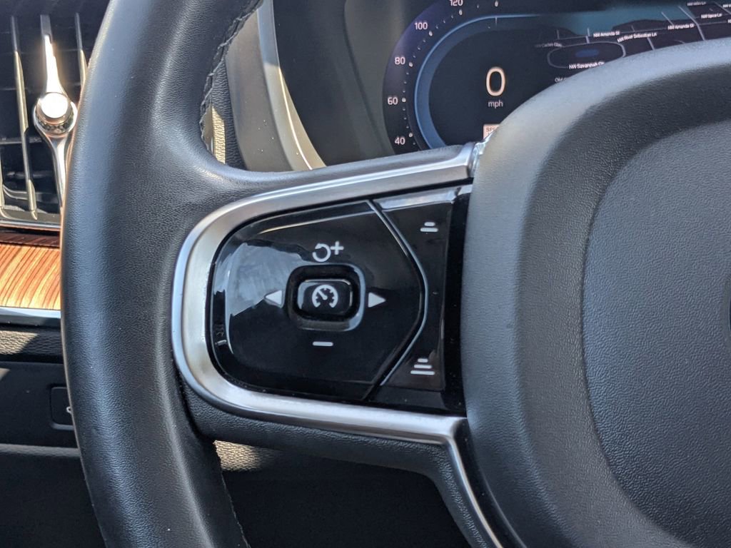 Used 2023 Volvo XC60 B5 Plus AWD/4WD image 25