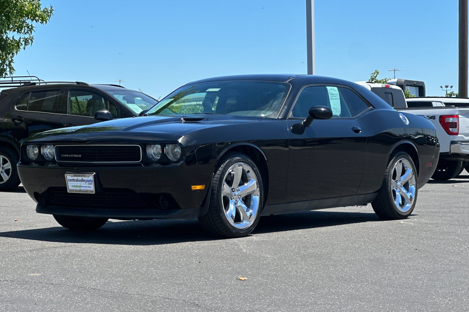 Used 2013 Dodge Challenger SXT w/ Super Sport Group RWD image 8