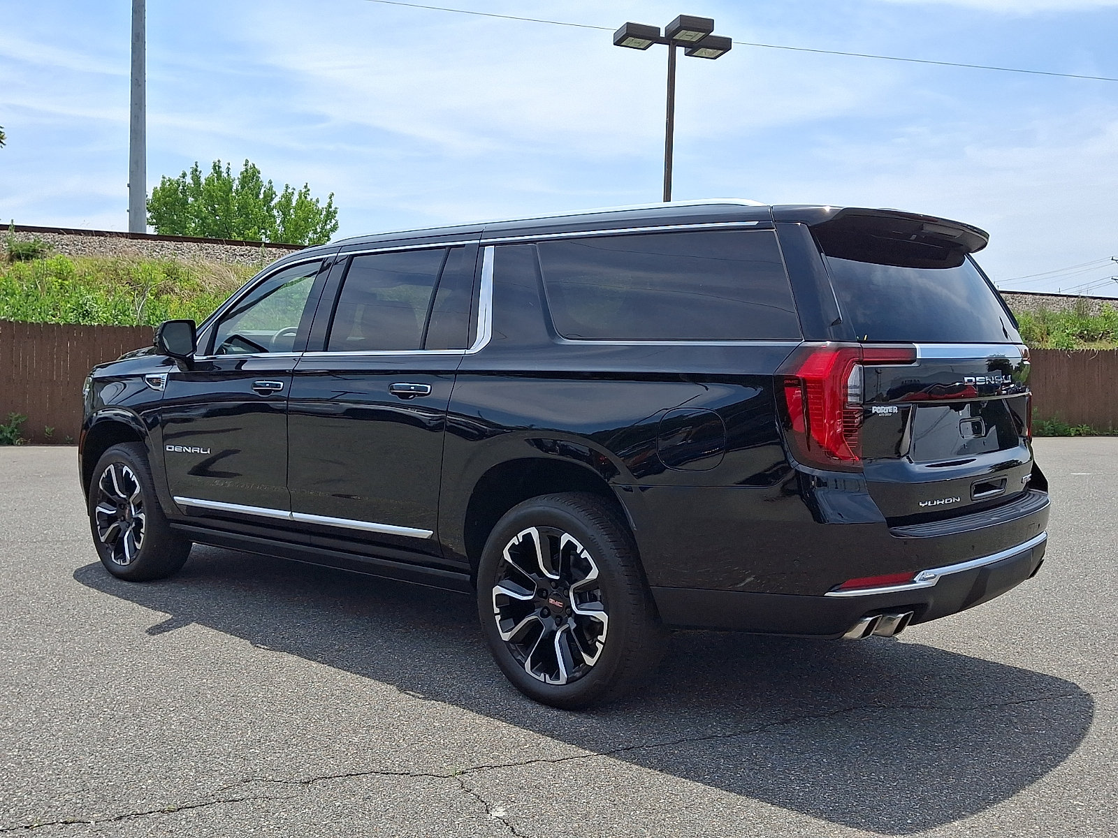 Certified 2025 GMC Yukon XL Denali w/ Sun & Power Step Package AWD/4WD image 4