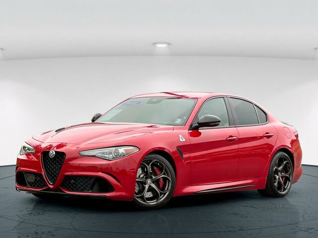 Used 2022 Alfa Romeo Giulia Quadrifoglio RWD image 2
