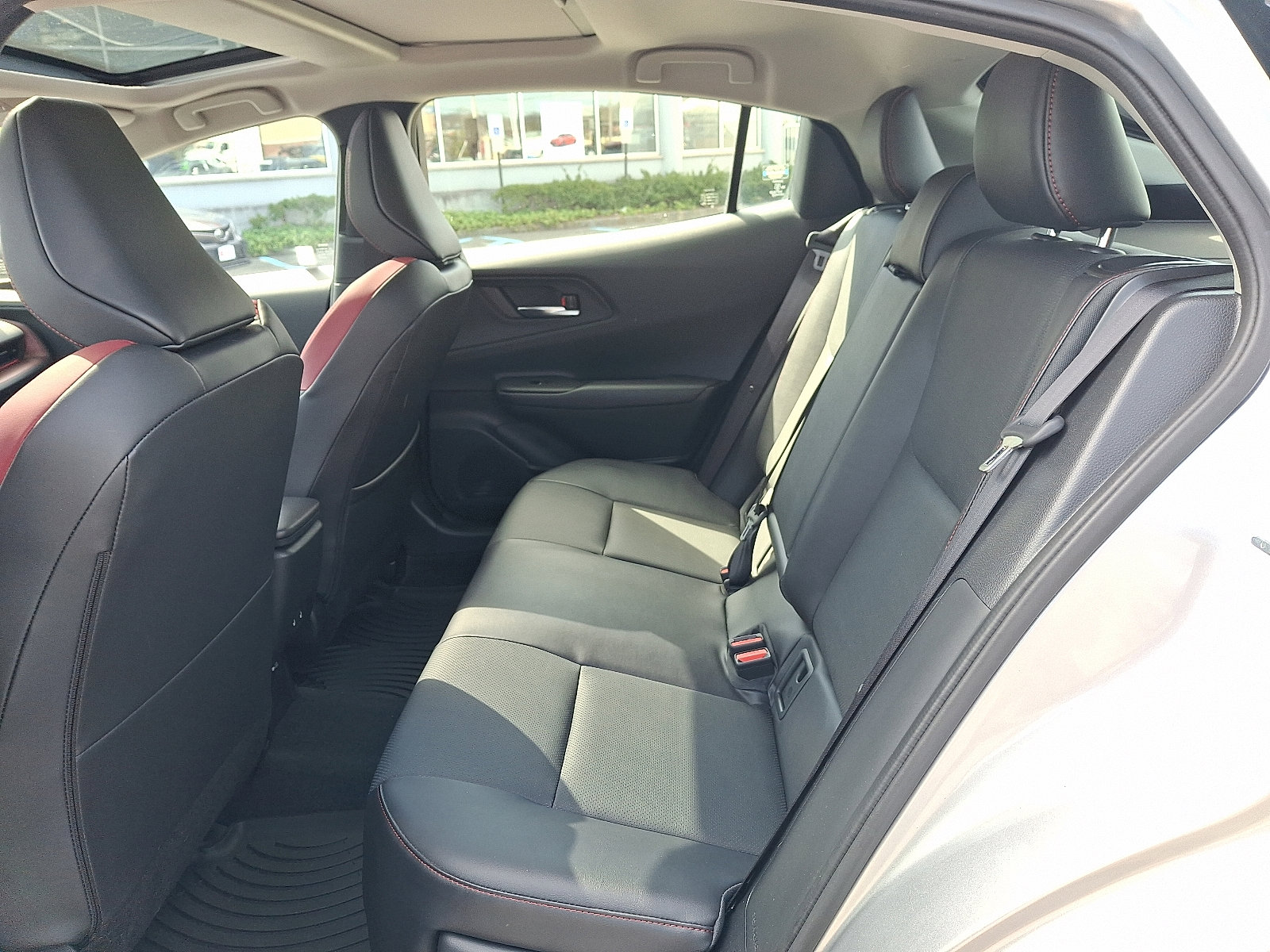Used 2024 Toyota Prius Prime Premium w/ Advanced Technology Package FWD image 11