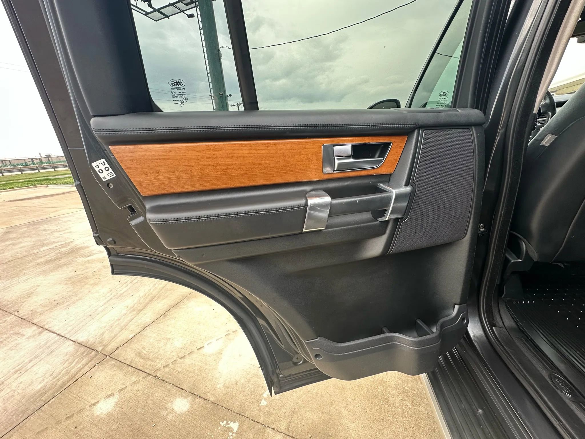 Used 2015 Land Rover LR4 HSE LUX image 37