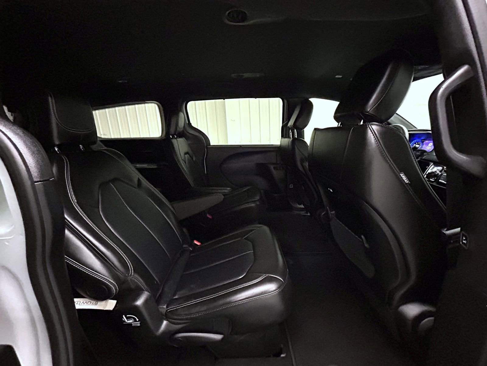 Used 2025 Chrysler Pacifica Select image 19